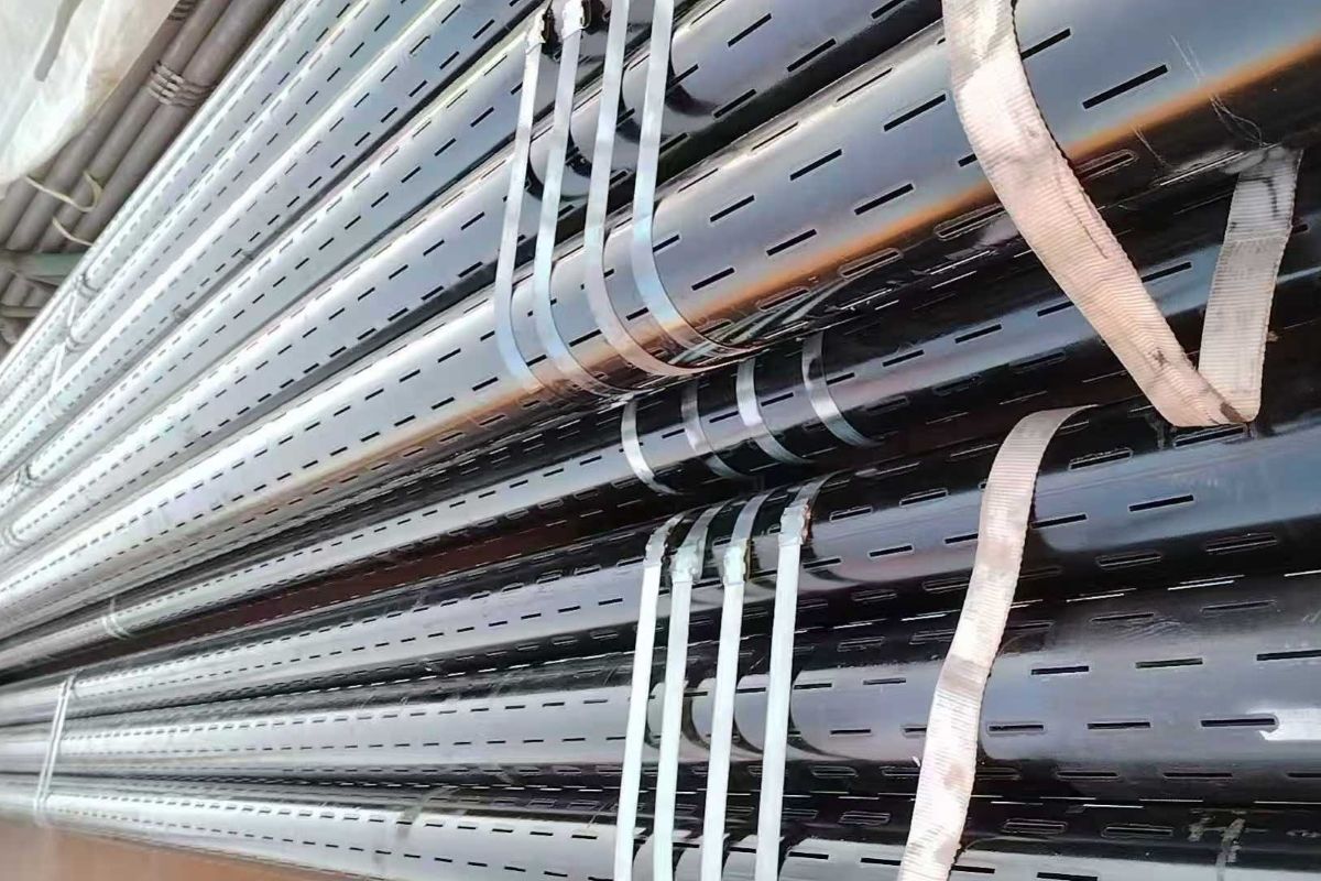 Slotted steel pipe for oil well sand control