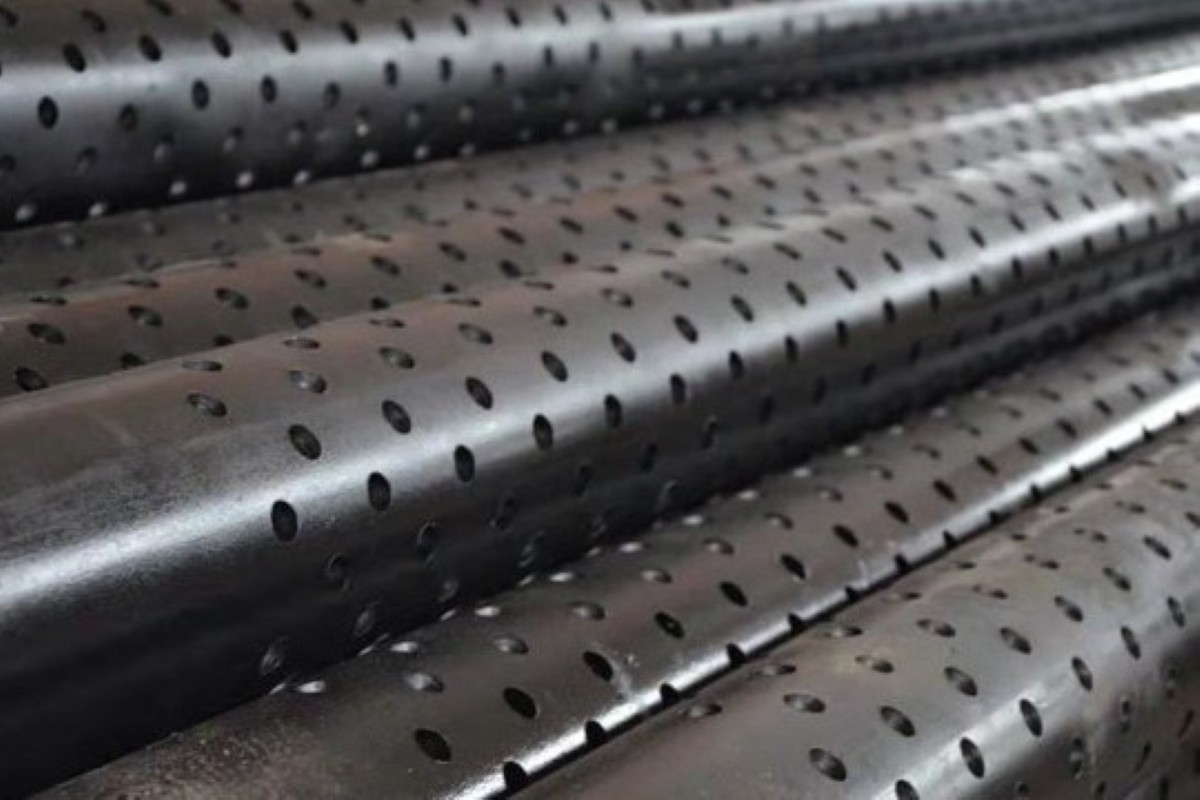 Slotted steel pipe for oil well sand control